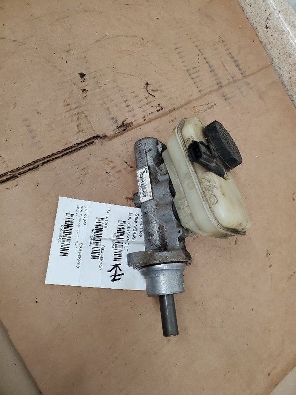 Brake Master Cylinder Fits 98 LINCOLN MARK SERIES 295964