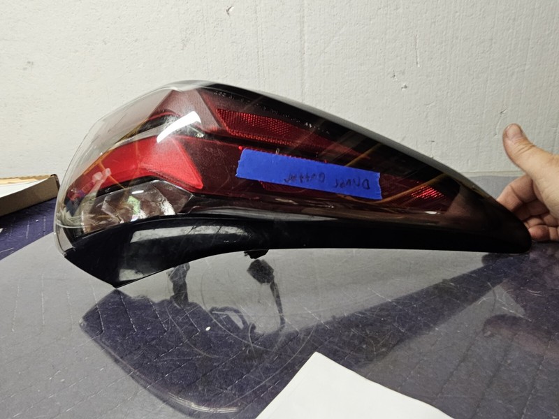 2019-2023 Nissan Murano Left Driver Tail Light Quarter Panel Mounted Scratched