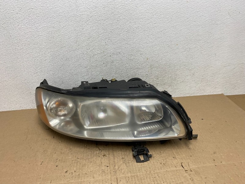 2005 to 2007 Volvo XC70 V70Passenger Right Passenger RH Headlight AE6603 DW