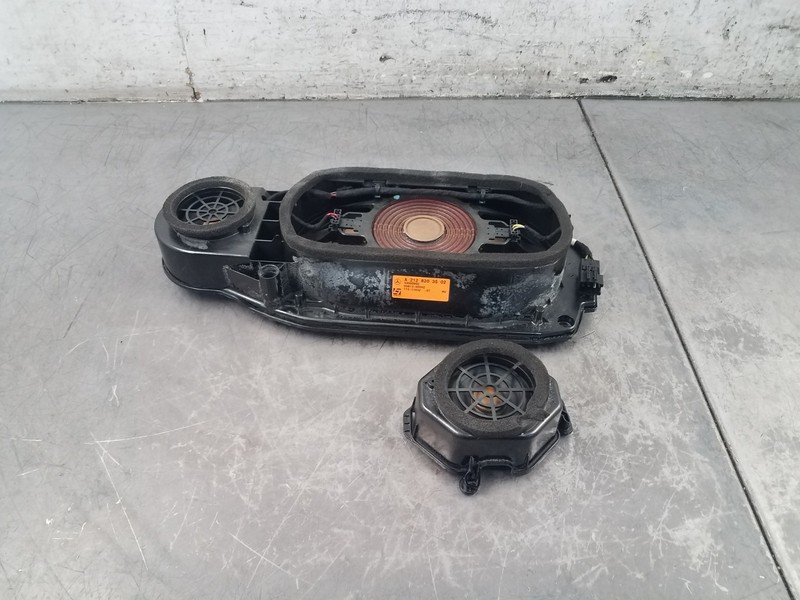 2013 Mercedes Benz AMG E 63 Rear Subwoofer / Speakers #2179 D5