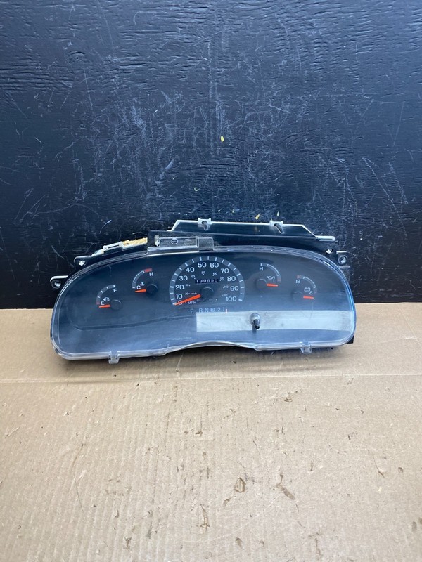 2001-2002 Ford Econoline E250 E350 Van Speedometer Instrument Cluster AC6513 DG