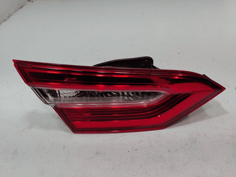2018-2020 TOYOTA CAMRY REAR LEFT DRIVER SIDE TRUNK LID INNER TAILLIGHT OEM