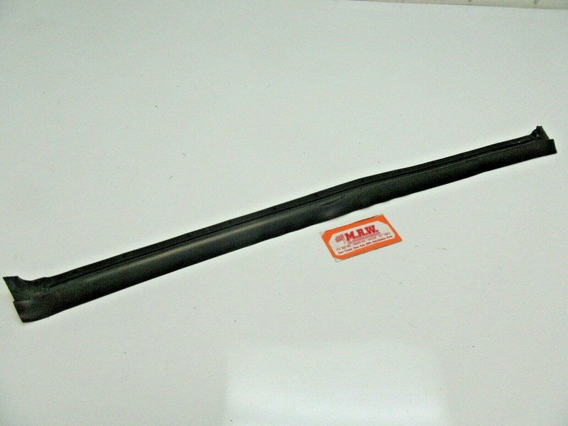 FOR LEFT FRONT DOOR PANEL RUBBER SEAL OFF BOTTOM LOWER EDGE DRIVER SIDE L LH LF
