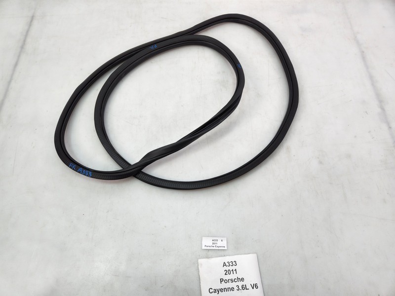 ✅11-18 OEM Porsche Cayenne 958 Front Right Side Door Weather Strip Seal