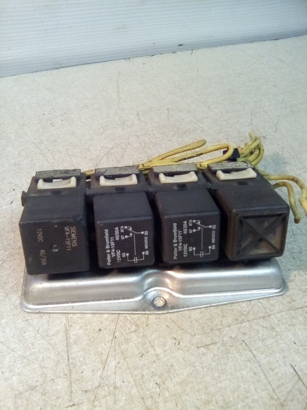 Freightliner A06-14899-0 Relay Block (B)