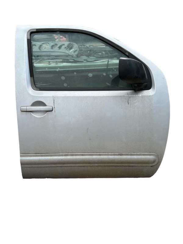 Nissan Pathfinder door 2005 to 2011 front right very good conditions with mirror