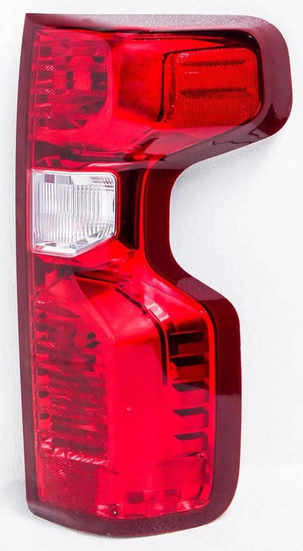 OEM Chevrolet Silverado Right Side Halogen Tail Lamp 84554657 Lens Crack