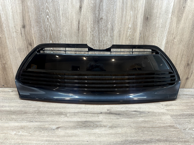 2016-2019 Toyota Corolla 5311202730 Front Lower Grille OEM 53112-02730