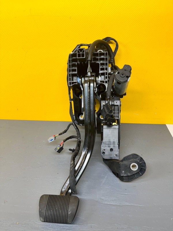 2022-2025 JEEP GRAND WAGONEER BRAKE STOP PEDAL W BRACKET OEM 68417812AD