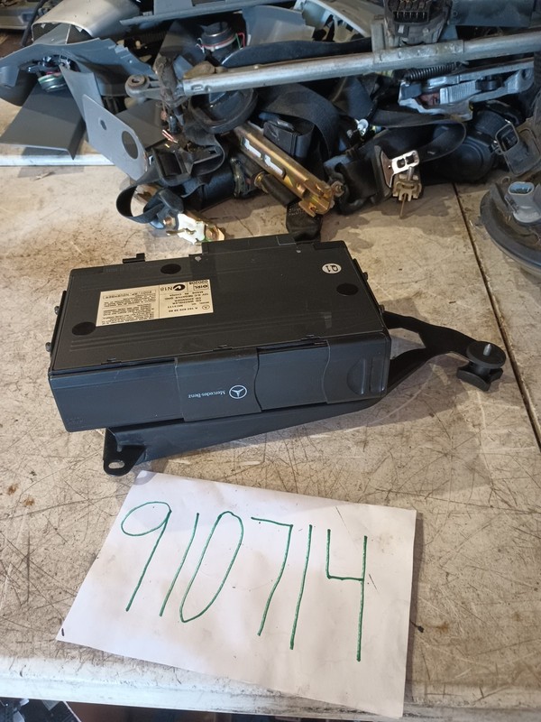 98-05 Mercedes W163 ML350 ML500 6 Disc Disk CD Changer w/ Magazine MC3111