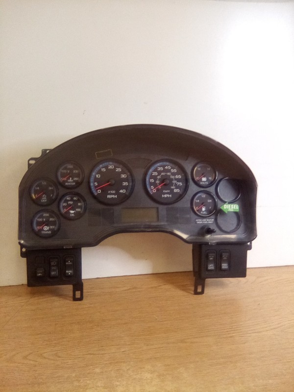 International 3868370C96 Speedometer Instrument Gauge Cluster