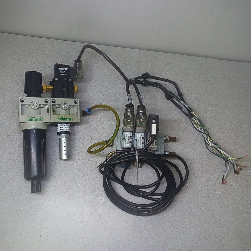 Numatics Pneumatic Assembly P22B02, S22C-02BK, S32-43A, (3) 031SA4004000061