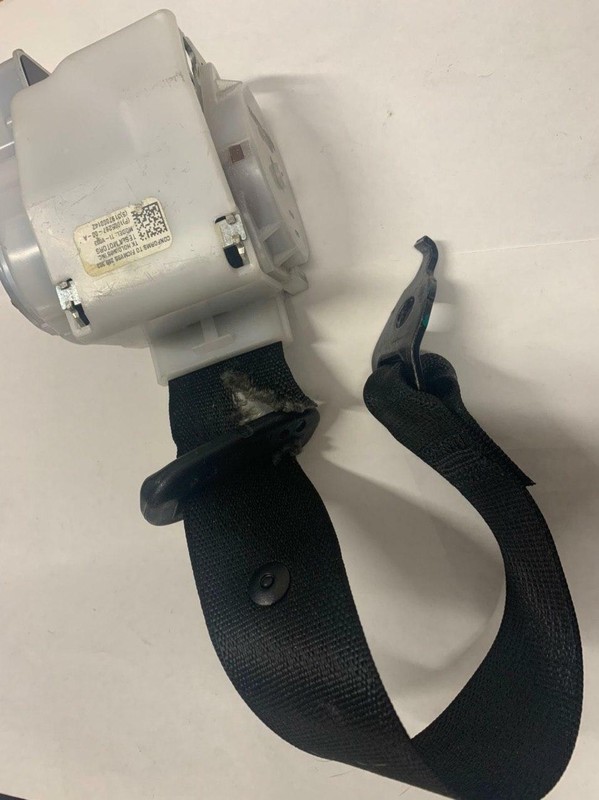 2012-16TESLA MODEL S SEATBELT 2ND ROW, THE BELT IS TORN,1005267-00-A FOR PARTS