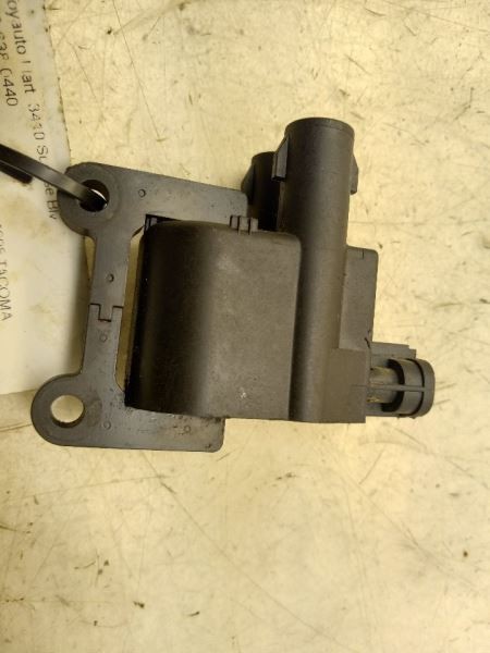 97 98 99 00 TOYOTA TACOMA 4 CYLINDER IGNITOR COIL 90080-19007