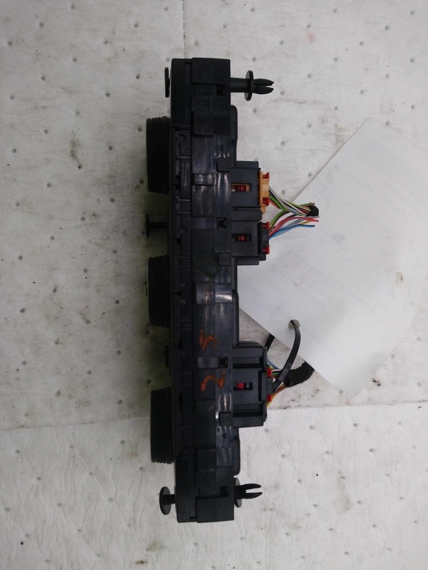 2019 Volkswagen Tiguan A/C Selector Switch OEM Green 53k Miles NJ25-25635