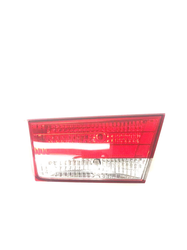 2006 - 2008 Sonata Passenger RH tail lamp Oem# 924040A0 Lite Scratches
