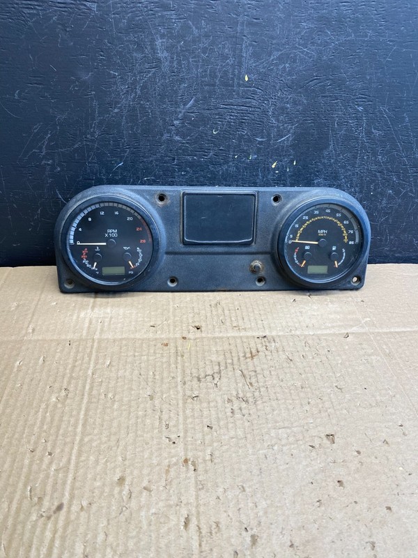 2011 Mack LE Instrument Panel Cluster AC9559