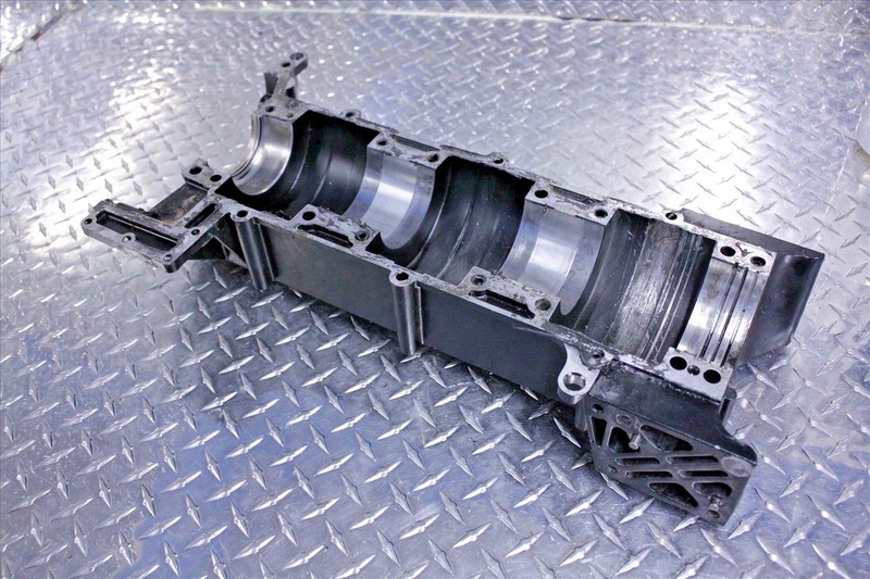 2003 YAMAHA XLT 1200 WAVE RUNNER CRANK CASE CASING ENGINE BLOCK #2 SHAFT XLT1200