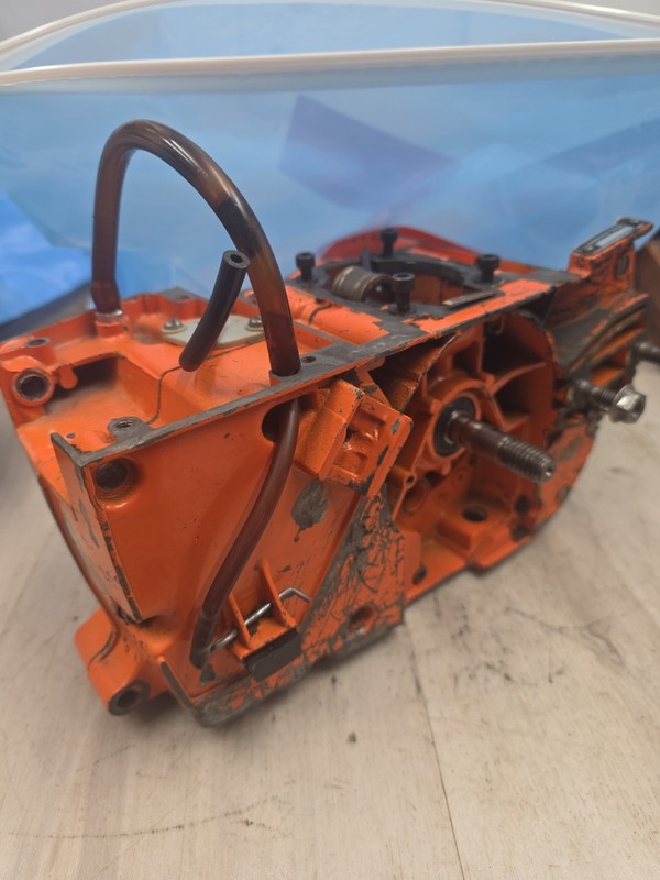 HUSQVARNA L77 CrankCase chainsawpart