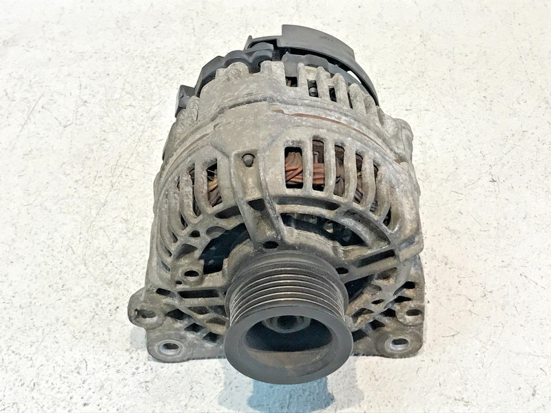 2002-2005 Volkswagen Jetta 1.8L Alternator OEM 028903028D