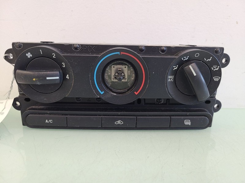 Temperature Control With AC Thru 11/28/04 Fits 04-05 FORD F150 PICKUP 559375