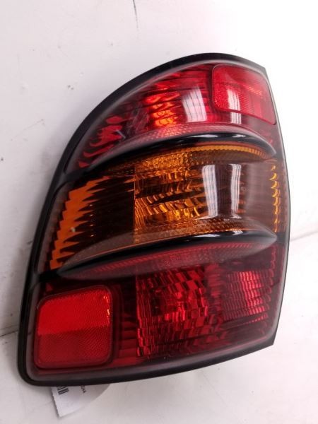 03-08 PONTIAC VIBE PASSENGER SIDE REAR RIGHT TAIL LIGHT ASSEMBLY