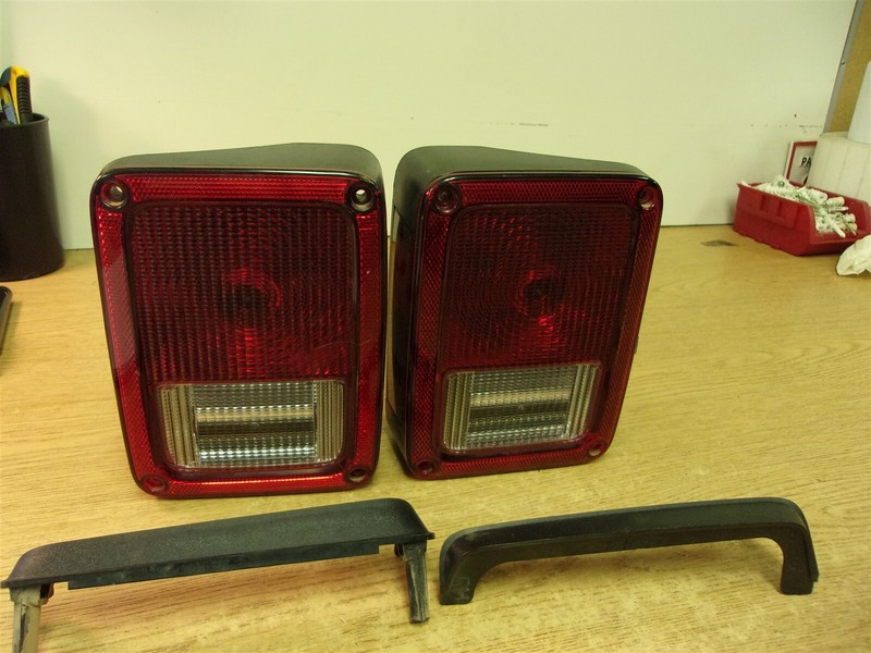 Jeep Wrangler OEM Tail Lights 151-2000 + 1515-1000 RH LH Set*FREE SHIPPING*
