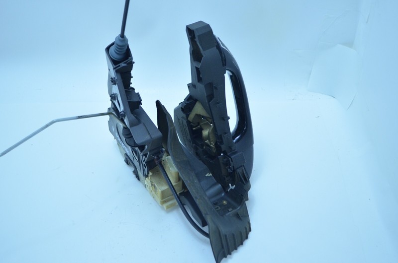 06-11 MERCEDES W164 ML350 FRONT RIGHT PASSENGER SIDE DOOR HANDLE W LOCK OEM