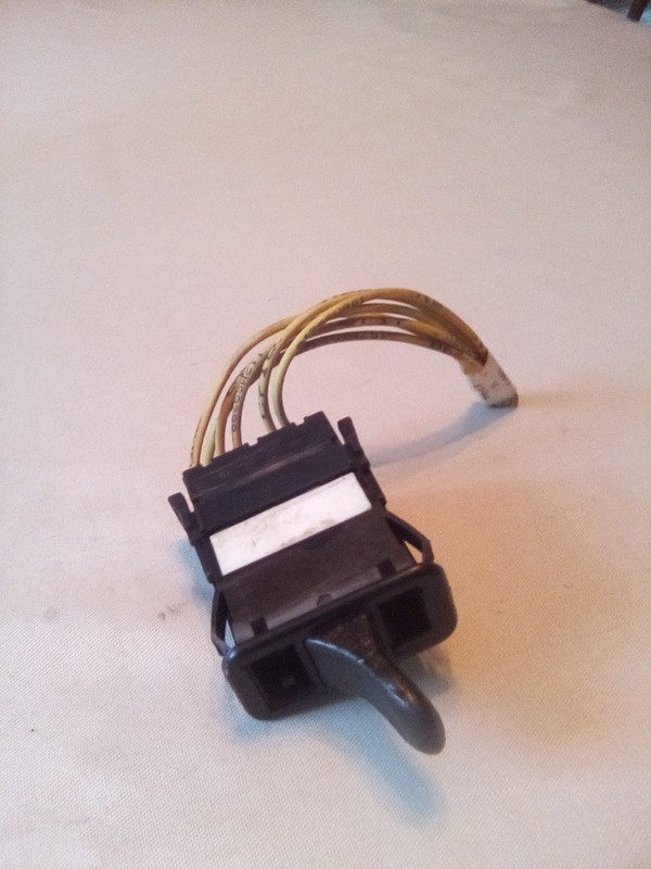 Freightliner A06-30769-001 Engine Brake Switch W/Connector "MISSING LABEL...