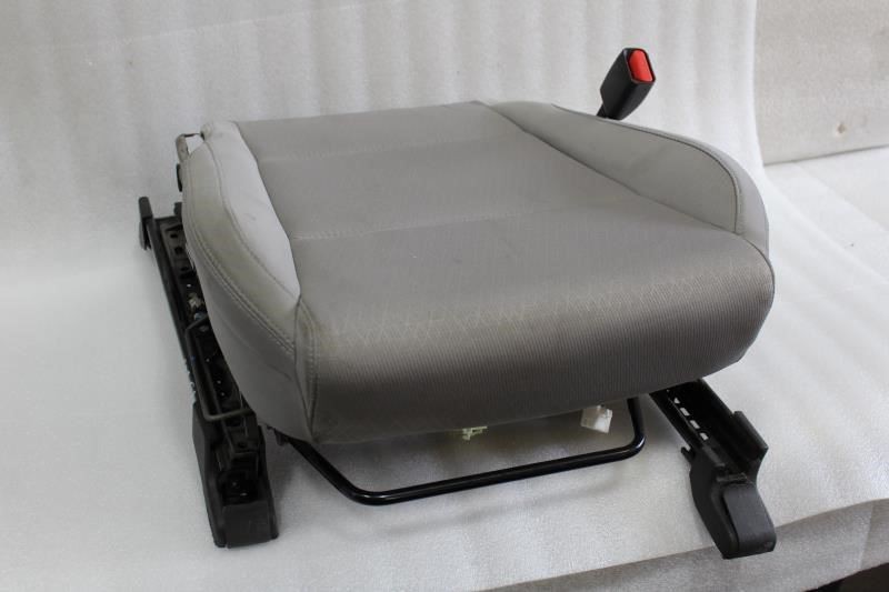 2016 2017 2018 HYUNDAI TUCSON RIGHT FRONT SEAT BOTTOM TRACK HEATED GRAY TGG