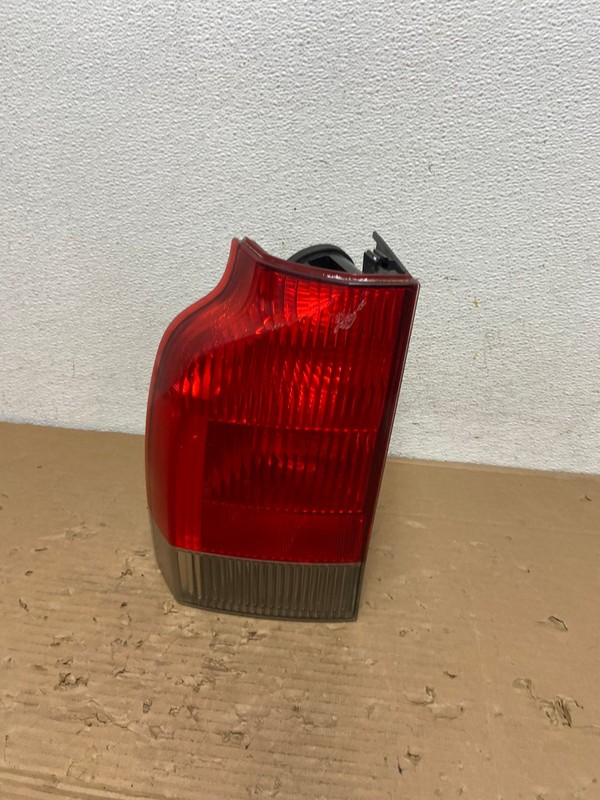 2001 - 2004 Volvo Xc70 V70 Left Driver LH Side Tail Light Oem AD4306 LK
