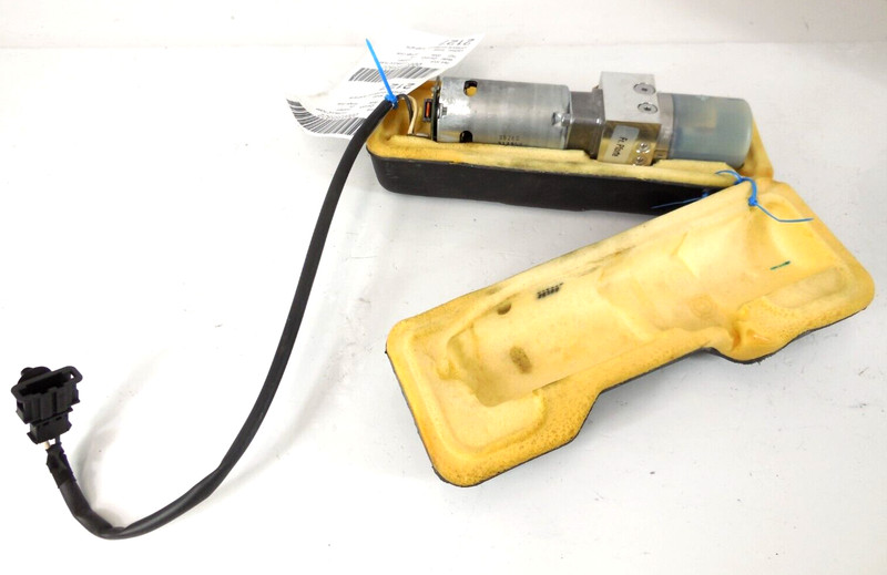 2009 09 Porsche Cayenne Liftgate Hydraulic Pump Motor OEM 7L5827449