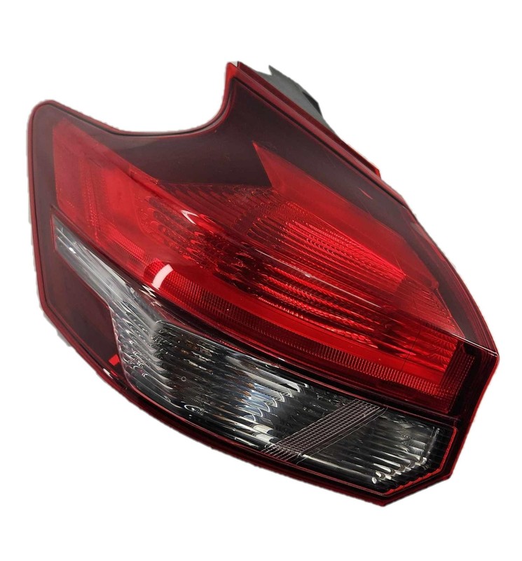 2018-2020 Nissan Kicks S Driver LH Quarter Panel Mounted Tail Light Scratches