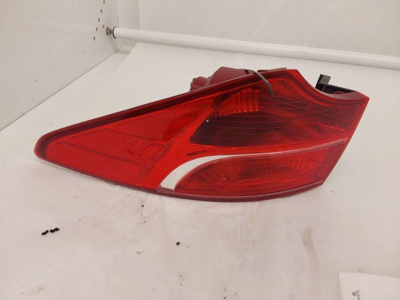 Passenger Tail Light SWB Sport Incandescent Bulb Fits 13-16 SANTA FE 2359346