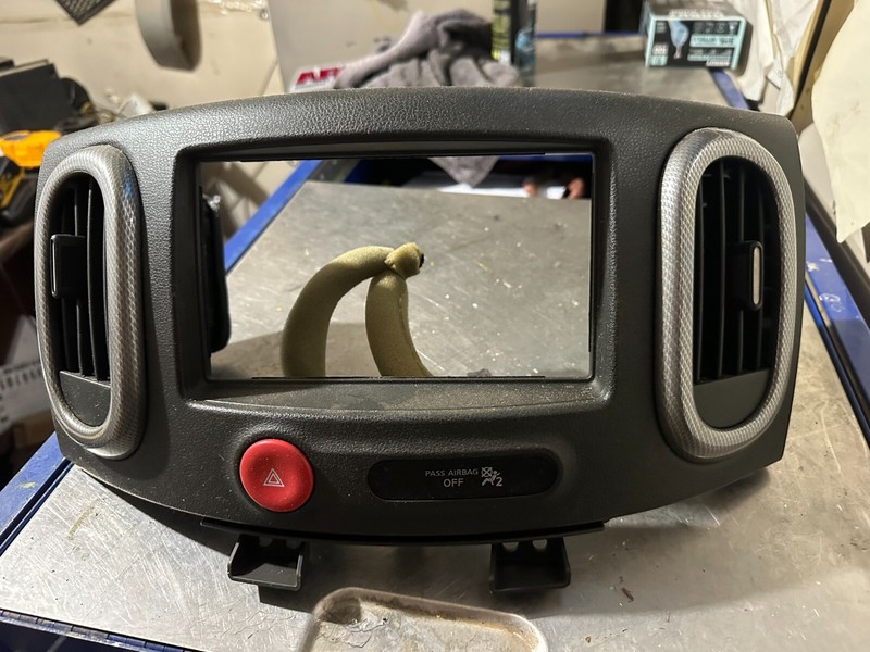 09-14 NISSAN CUBE OEM DASH RADIO BEZEL TRIM