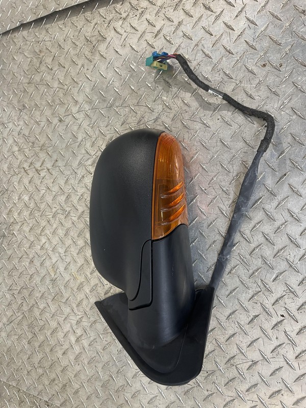 2002-2003 Chevrolet Trailblazer Driver Left Side Mirror D25 Tested Oem