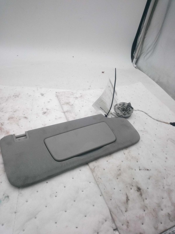 2020 GMC Terrain White Sun Visor OEM Used 4DR SUV 77000 Miles NJ25-26849-680729