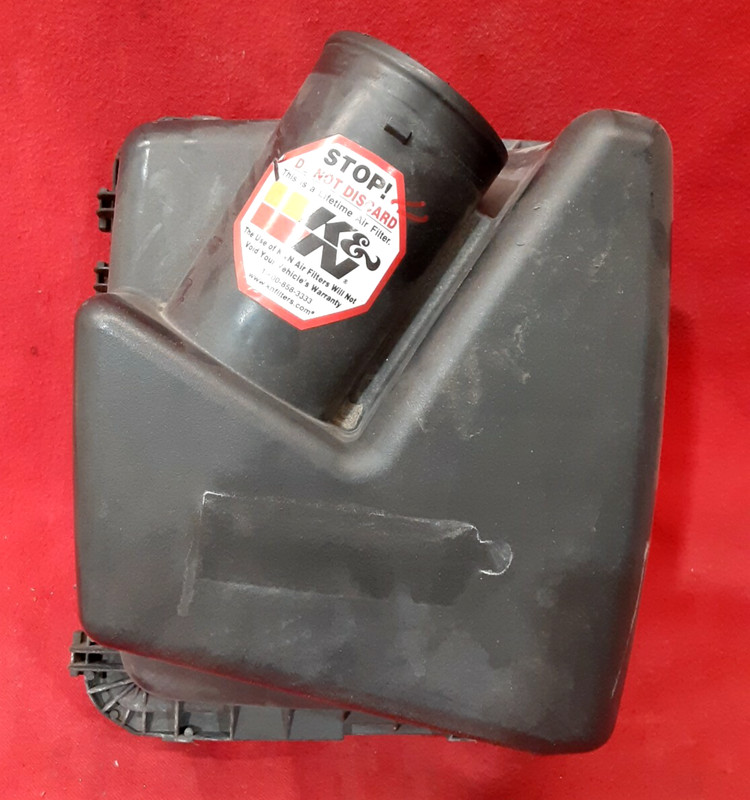 2002 2003 Saturn Vue 2.2 4CylAir Cleaner Top Box / Lid - 22633496