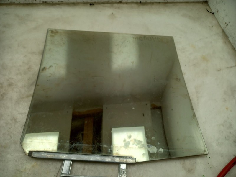 91-96 TOYOTA LAND CRUISER REAR DRIVER LEFT DOOR GLASS WITHOUT SOLAR