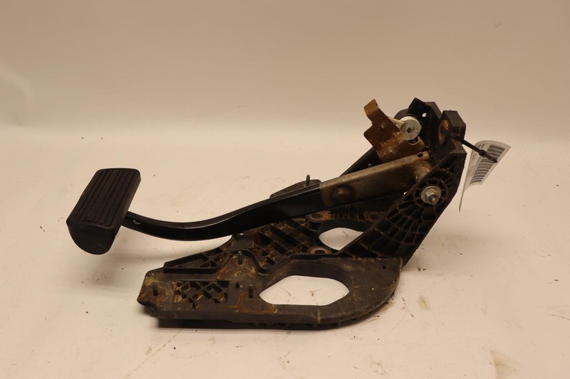 2014-2018 CHEVY SILVERADO 1500 PARK PARKING BRAKE STOP PEDAL W/ MOUNT OEM