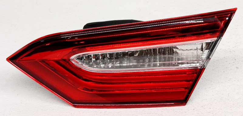 OEM Toyota Camry Right Passenger Side Halogen Tail Lamp Lens Chipped