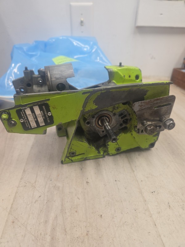 Poulan 5200 Crankcase READ FULL DESCRIPTION chainsaw part