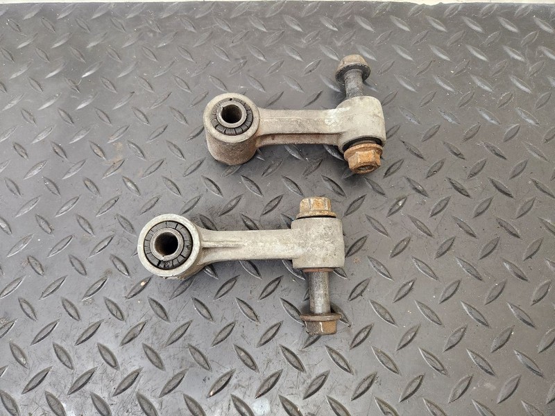 99-00 Cadillac Escalade Torsion Bar Crossmember Links Pair OEM 15984643