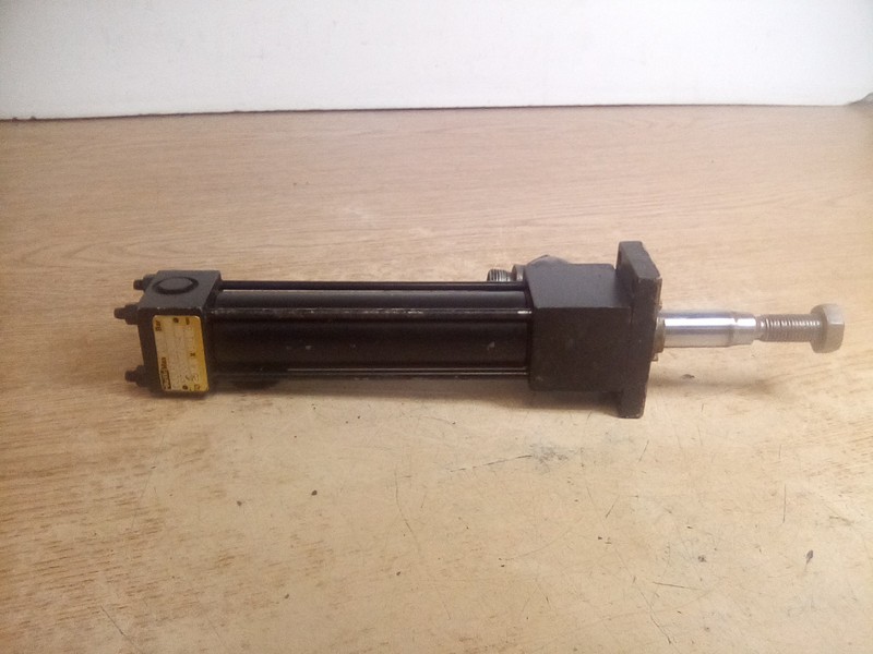 Parker CJ3LR23MC Hydraulic Cylinder