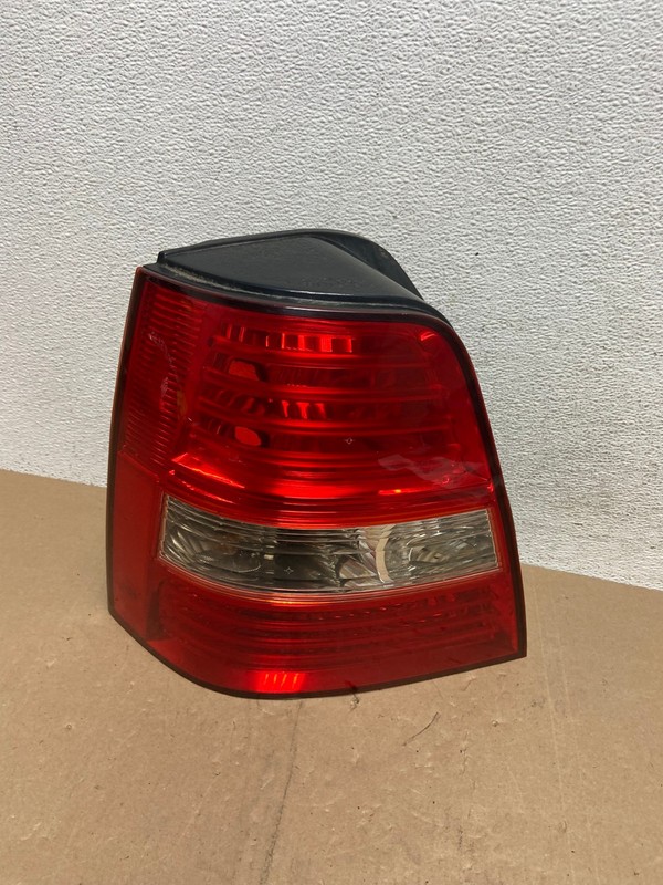 2007 2008 2009 Kia Sorento Left Driver LH Side Tail Light OEM AE6732 LK