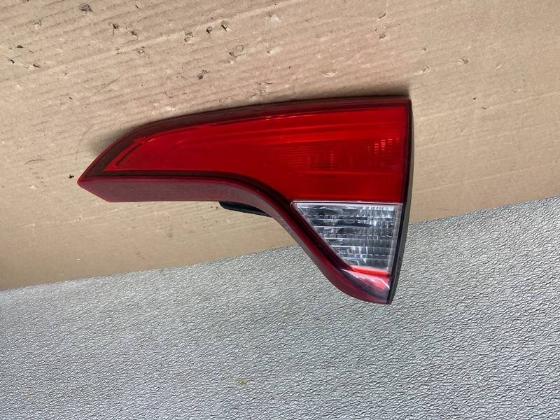 2014 - 2015 Kia Sorento Right Passenger RH Side Inner Tail Light OEM AA8790 LK