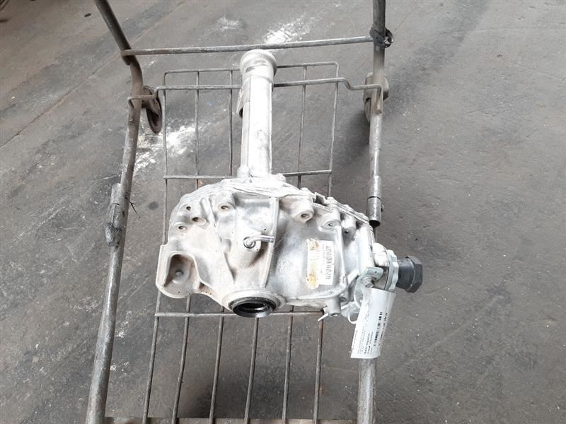 Carrier Front Differential 3.0L Gasoline Fits 14-17 RANGE ROVER HSE L405 LR04443