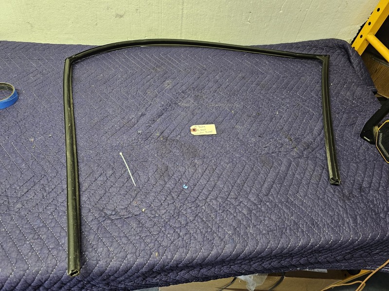 Front Right Door Window Glass Run Channel 2019 Nissan Sentra 80330-9AM0A