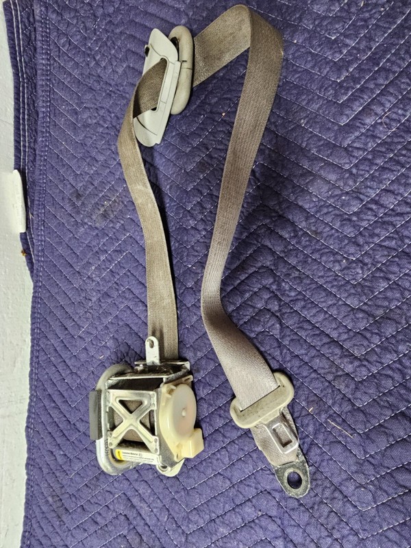 Used Front Left Seat Belt fits: 2008 Chevrolet Cobalt bucket Sdn Driver retr