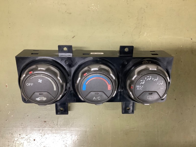 03-08 Element A/C Heater control assembly Used OEM